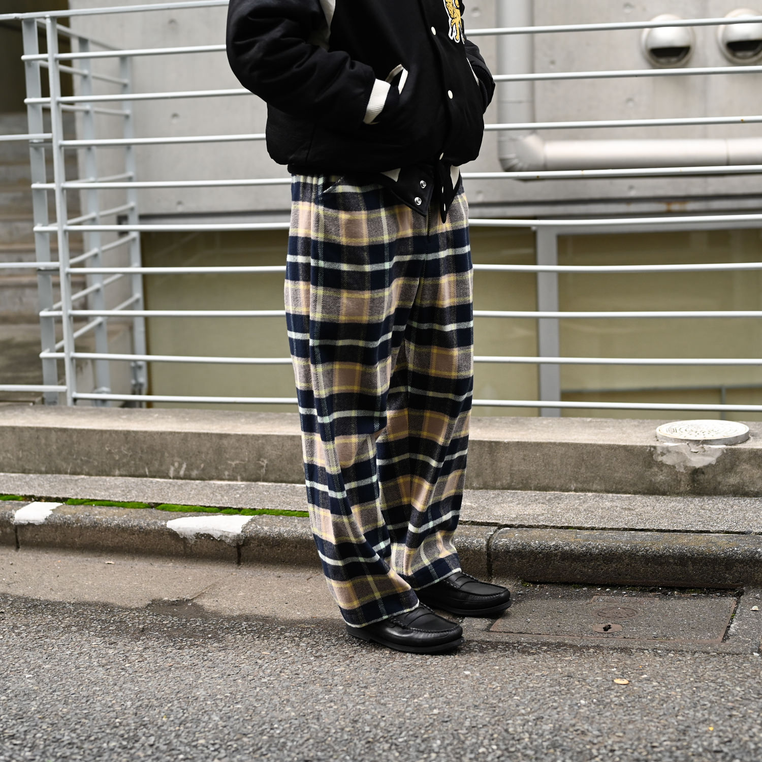 URU (EASY PANTS Navy) 通販 ｜ SUPPLY TOKYO online store