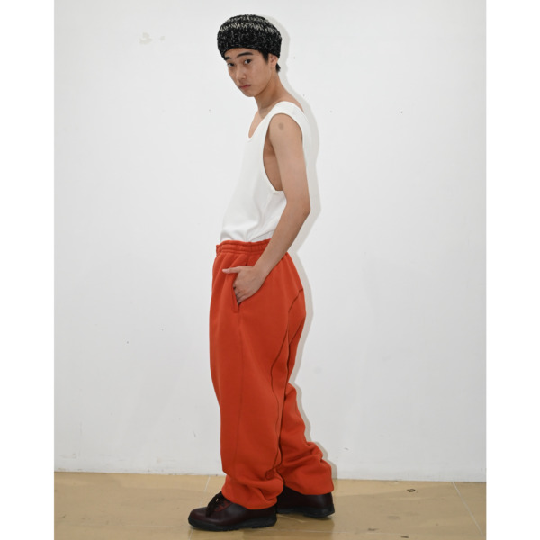 CEASE /// C-SEAM SWEATPANT BURNT ORANGE 07