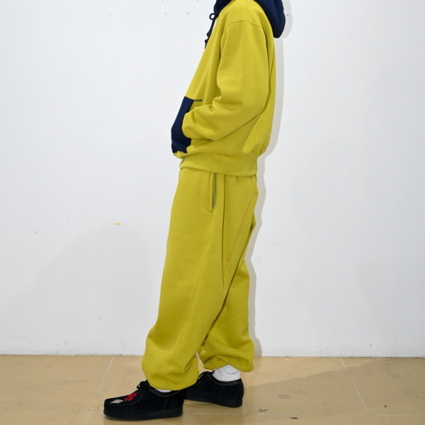 CEASE /// C-SEAM SWEATPANT MOSS 06